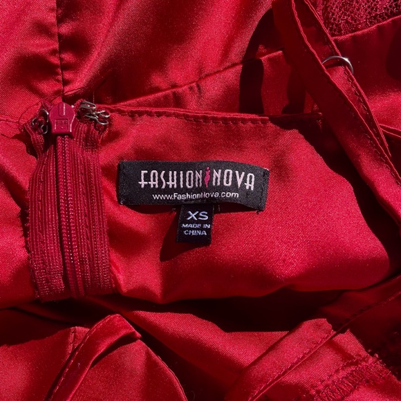 Red dress - Picture 4 of 4